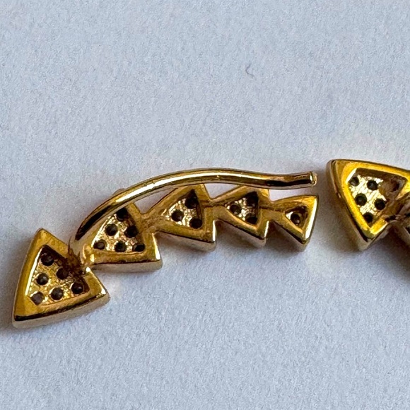 ✨ Stylish Vintage Climbers Gold Plated with Pave Crystals Earrings ✨ - Picture 10 of 16